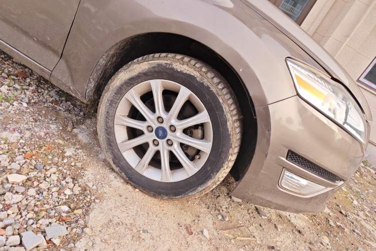Used Ford Mondeo 2011 2.3L Fashion Edition Right Front Wheel Hub