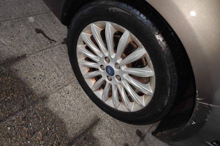 Used Ford Mondeo 2011 2.3L Luxury Model Right Front Wheel Hub