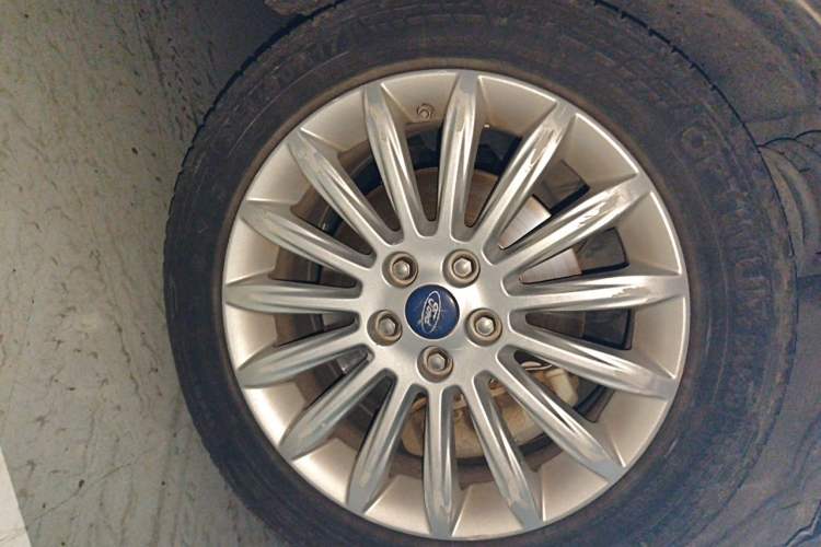 Used Ford Mondeo 2011 2.3L Luxury Model Right Front Wheel Hub