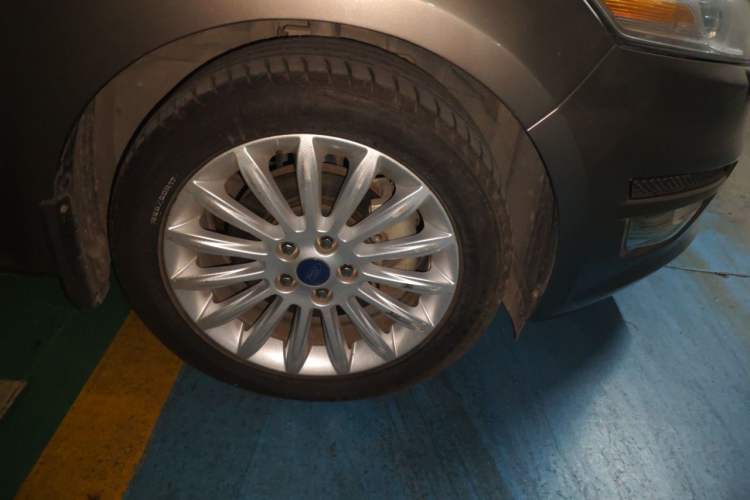 Used Ford Mondeo 2011 2.0L GTDi 200 Luxury Edition Right Front Wheel Hub