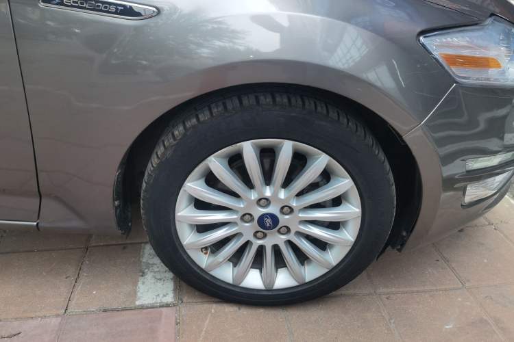 Used Ford Mondeo 2011 2.0L GTDi 200 Luxury Edition Right Front Wheel Hub