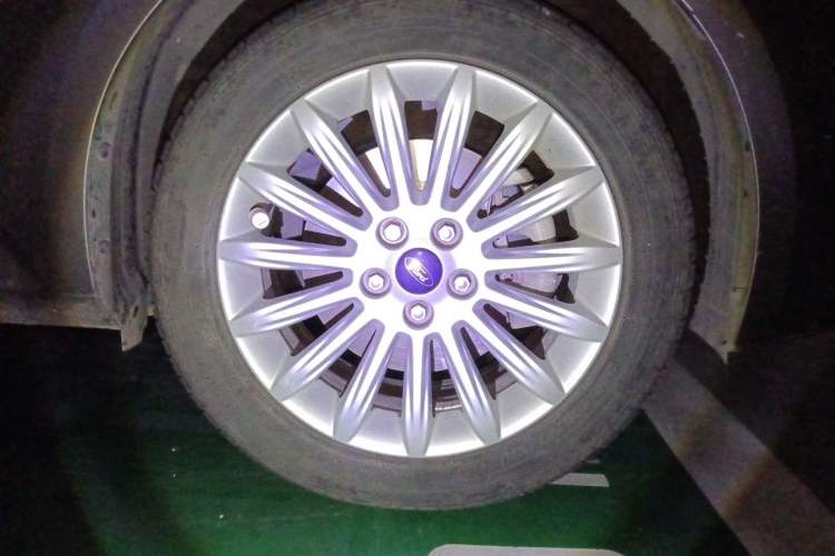 Used Ford Mondeo 2011 2.3L Luxury Model Right Front Wheel Hub