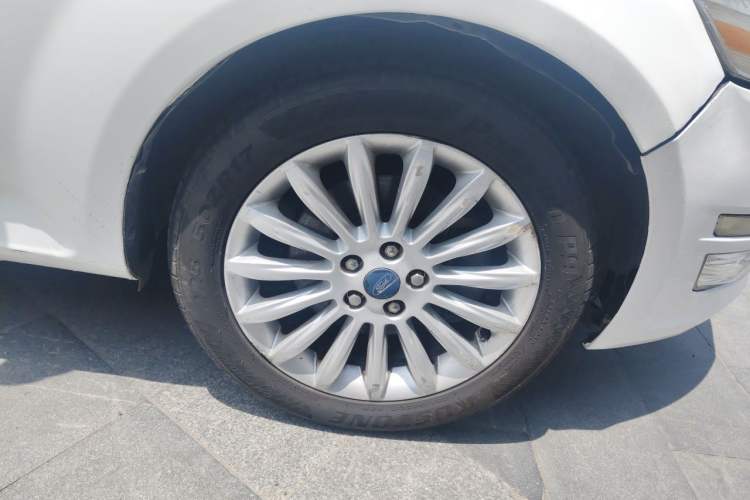 Used Ford Mondeo 2011 2.0L GTDi 200 Luxury Edition Right Front Wheel Hub