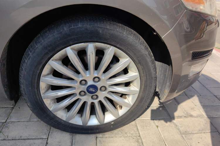 Used Ford Mondeo 2011 2.0L GTDi 200 Luxury Edition Right Front Wheel Hub