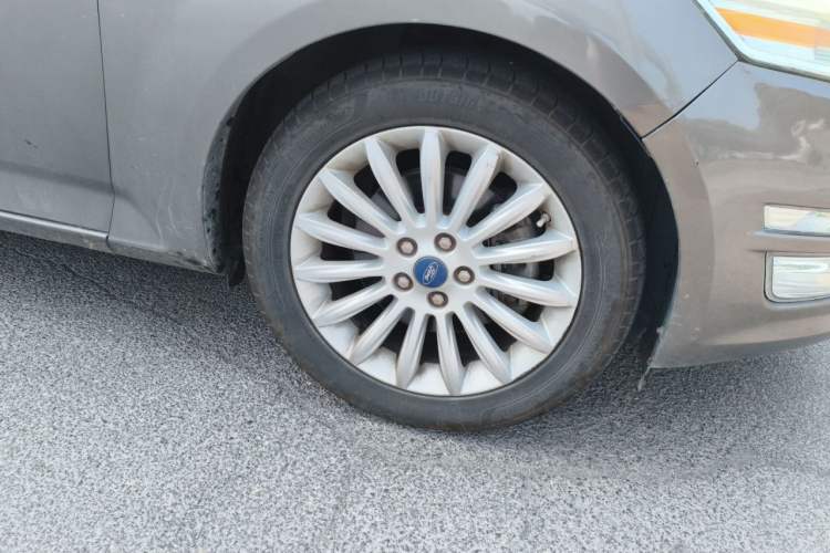 Used Ford Mondeo 2011 2.0L GTDi 200 Fashion Edition Right Front Wheel Hub