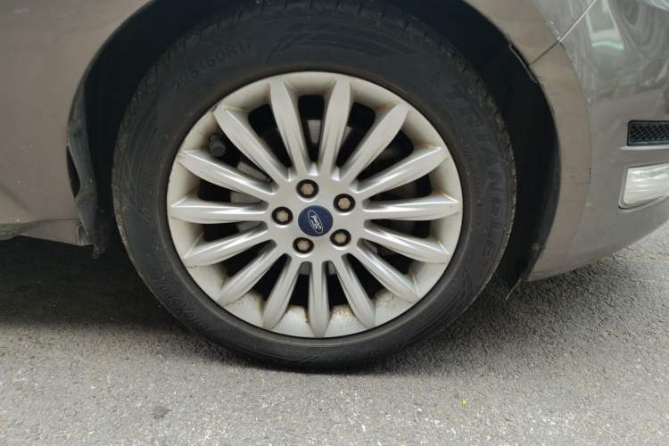 Used Ford Mondeo 2011 2.0L GTDi 200 Luxury Edition Right Front Wheel Hub