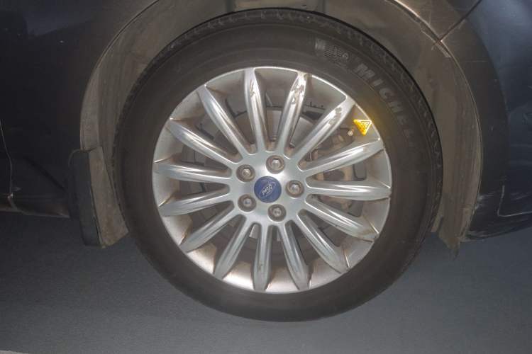 Used Ford Mondeo 2011 2.0L GTDi 200 Fashion Edition Right Front Wheel Hub