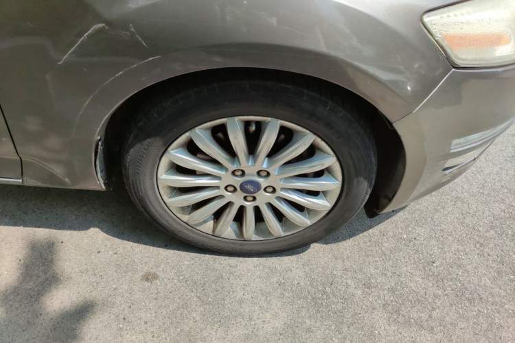 Used Ford Mondeo 2011 2.0L GTDi 200 Fashion Edition Right Front Wheel Hub