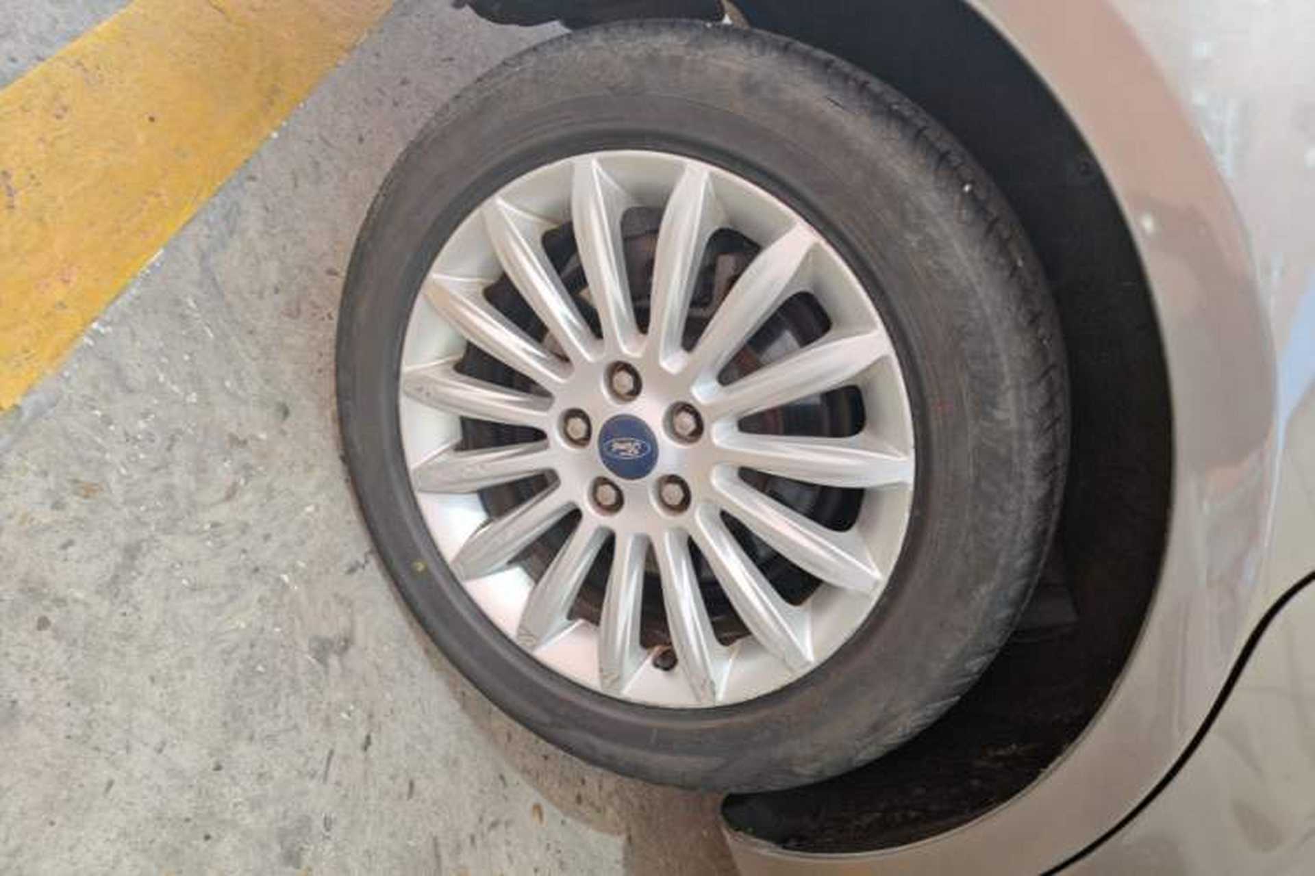 Used Ford Mondeo 2011 2.3L Luxury Model Right Rear Wheel Hub