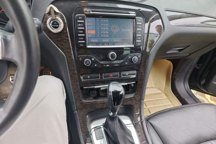 Used Ford Mondeo 2011 2.0L GTDi 200 Luxury Edition Audio And AC Panel