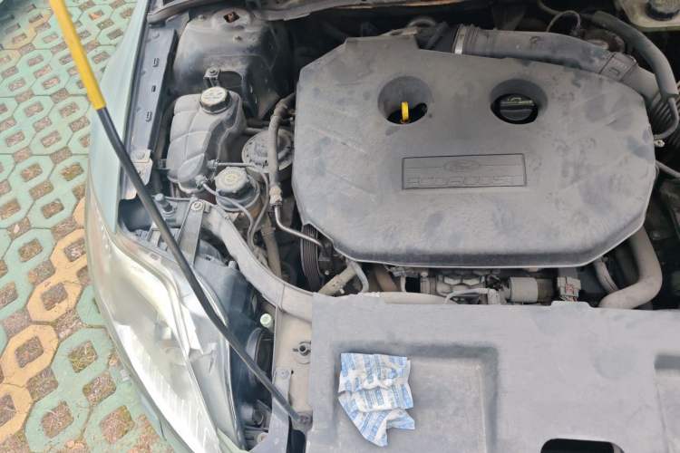 Used Ford Mondeo 2011 2.0L GTDi 200 Luxury Edition Engine Bay Right