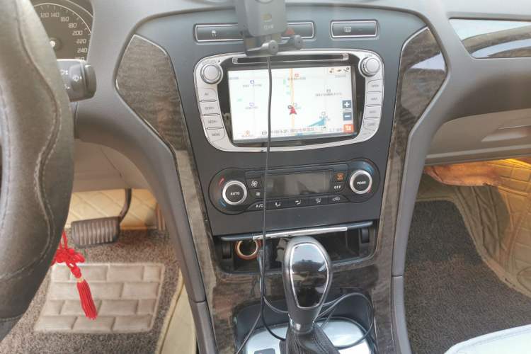 Used Ford Mondeo 2011 2.0L GTDi 200 Fashion Edition Audio And AC Panel