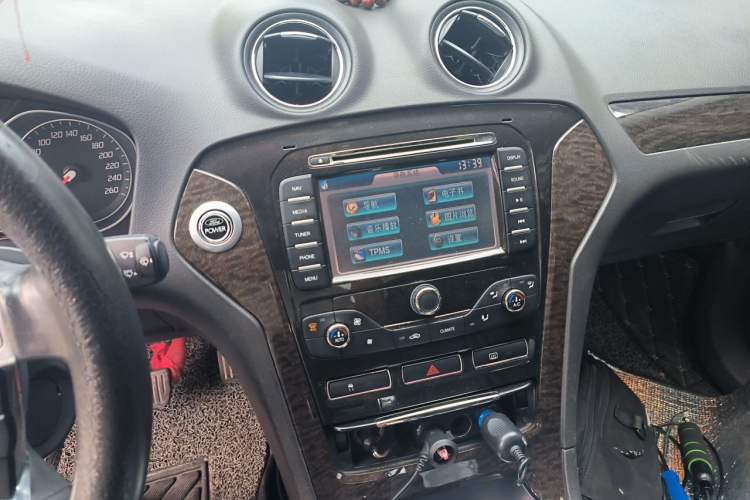 Used Ford Mondeo 2011 2.0L GTDi 200 Luxury Edition Audio And AC Panel
