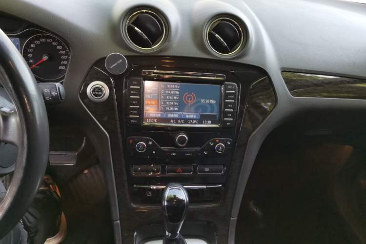 Used Ford Mondeo 2011 2.0L GTDi240 Ultimate Edition Audio And AC Panel