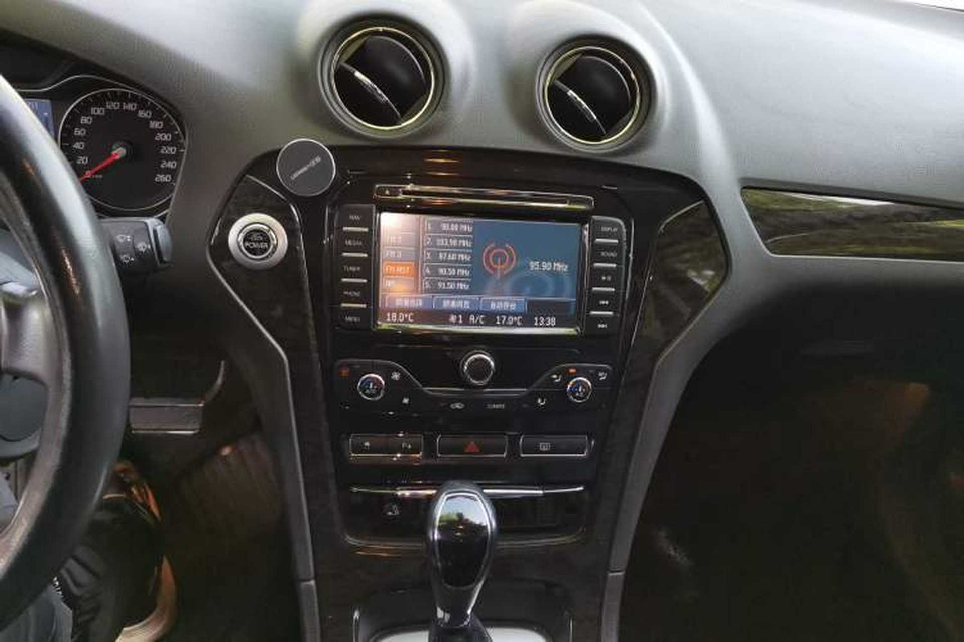 Used Ford Mondeo 2011 2.0L GTDi240 Ultimate Edition Audio And AC Panel