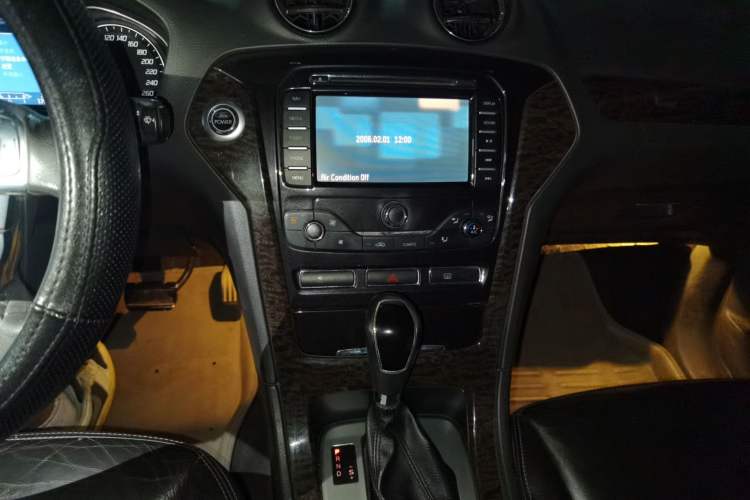 Used Ford Mondeo 2011 2.0L GTDi 200 Luxury Edition Audio And AC Panel
