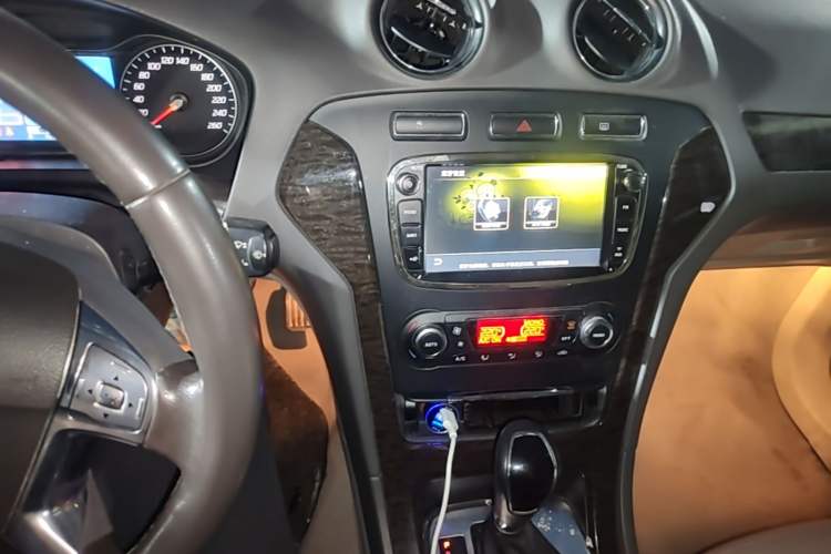 Used Ford Mondeo 2011 2.0L GTDi 200 Fashion Edition Audio And AC Panel