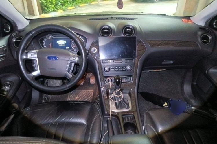 Used Ford Mondeo 2011 2.0L GTDi 200 Luxury Edition Center Console