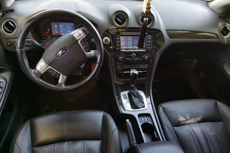 Used Ford Mondeo 2011 2.0L GTDi240 Ultimate Edition Center Console
