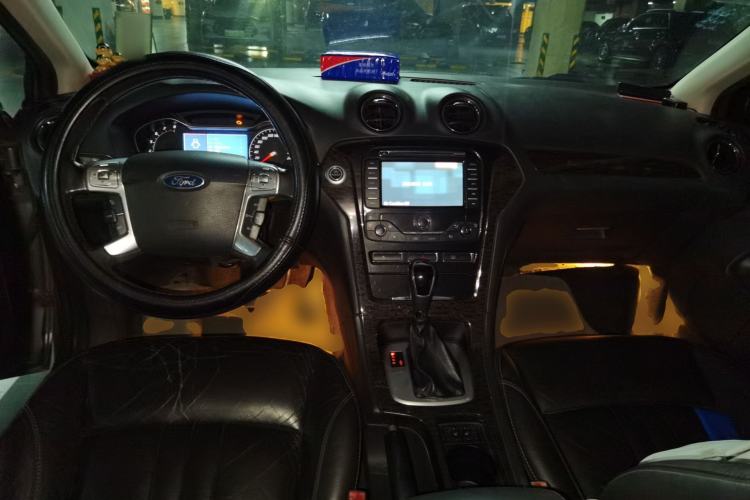 Used Ford Mondeo 2011 2.0L GTDi 200 Luxury Edition Center Console