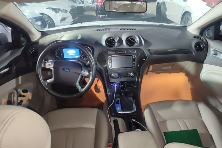 Used Ford Mondeo 2011 2.0L GTDi 200 Fashion Edition Center Console