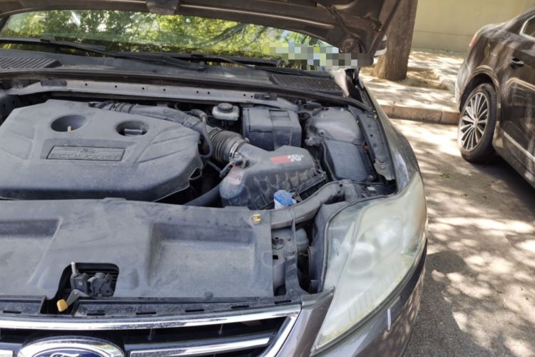 Used Ford Mondeo 2011 2.0L GTDi240 Ultimate Edition Engine Bay Left