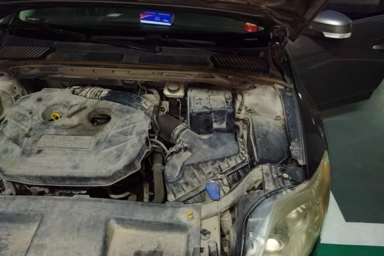 Used Ford Mondeo 2011 2.0L GTDi 200 Luxury Edition Engine Bay Left