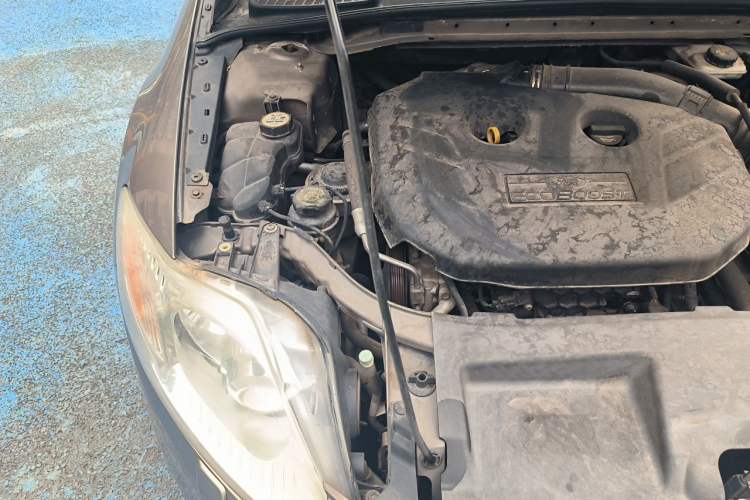 Used Ford Mondeo 2011 2.0L GTDi 200 Luxury Edition Engine Bay Right
