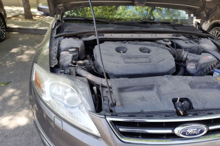 Used Ford Mondeo 2011 2.0L GTDi240 Ultimate Edition Engine Bay Right