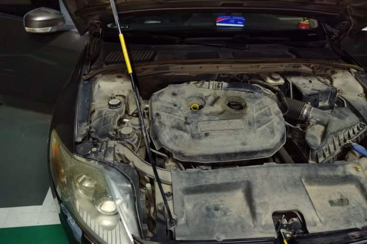 Used Ford Mondeo 2011 2.0L GTDi 200 Luxury Edition Engine Bay Right