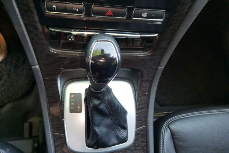 Used Ford Mondeo 2011 2.0L GTDi240 Ultimate Edition Gear Lever