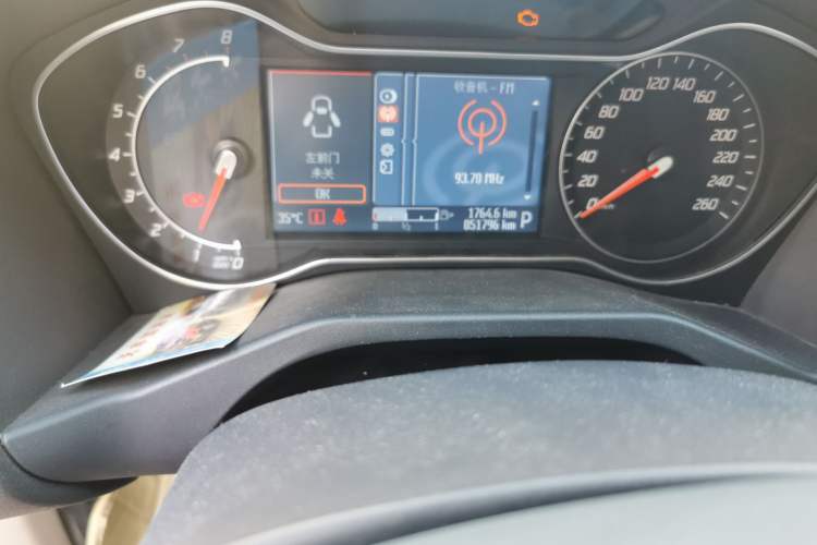 Used Ford Mondeo 2011 2.0L GTDi 200 Fashion Edition Odometer Close Up