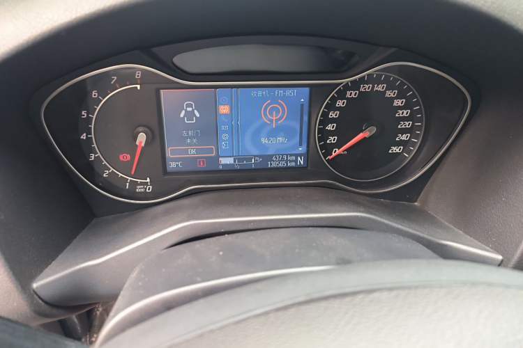 Used Ford Mondeo 2011 2.0L GTDi 200 Luxury Edition Odometer Close Up