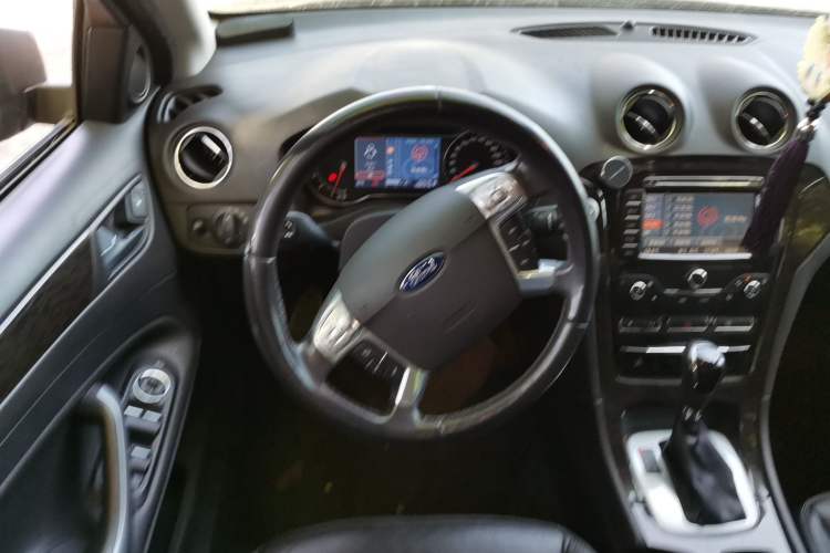Used Ford Mondeo 2011 2.0L GTDi240 Ultimate Edition Steering Wheel