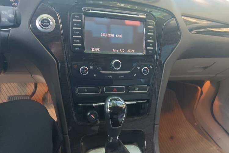 Used Ford Mondeo 2011 2.0L GTDi 200 Luxury Edition Audio And AC Panel