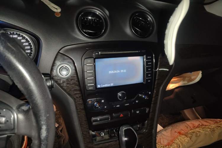 Used Ford Mondeo 2011 2.0L GTDi 200 Luxury Edition Audio And AC Panel