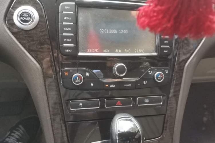 Used Ford Mondeo 2011 2.0L GTDi 200 Luxury Edition Audio And AC Panel