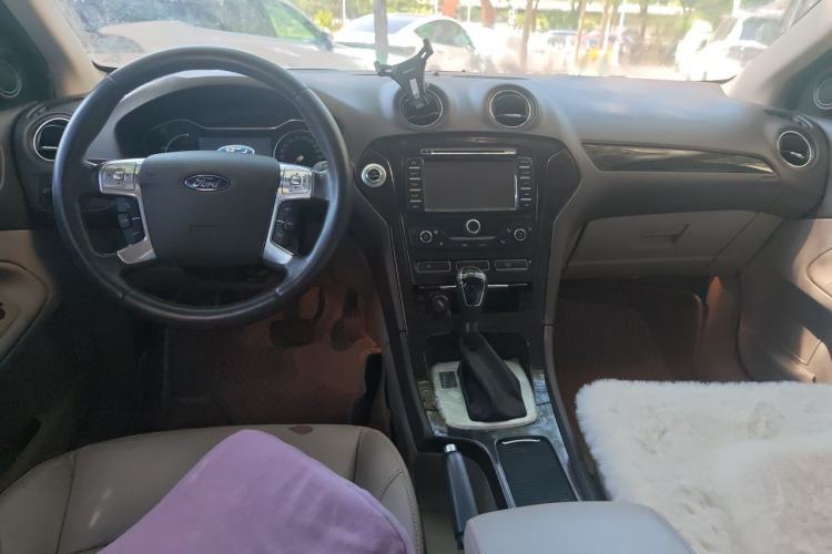 Used Ford Mondeo 2011 2.0L GTDi 200 Luxury Edition Center Console