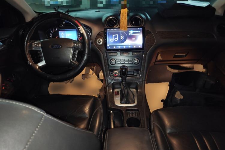 Used Ford Mondeo 2011 2.0L GTDi 200 Luxury Edition Center Console