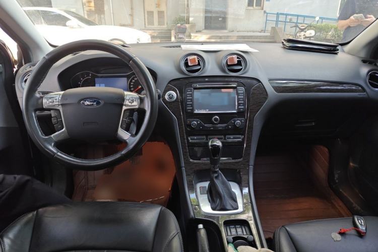 Used Ford Mondeo 2011 2.0L GTDi 200 Luxury Edition Center Console