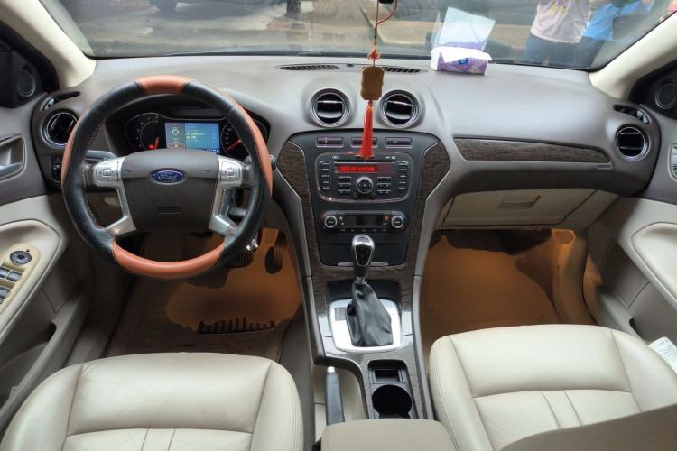 Used Ford Mondeo 2011 2.0L GTDi 200 Fashion Edition Center Console