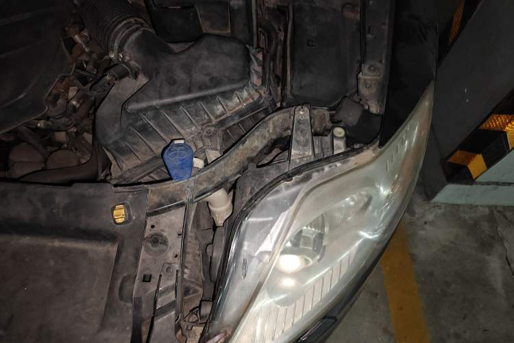 Used Ford Mondeo 2011 2.0L GTDi 200 Luxury Edition Engine Bay Left