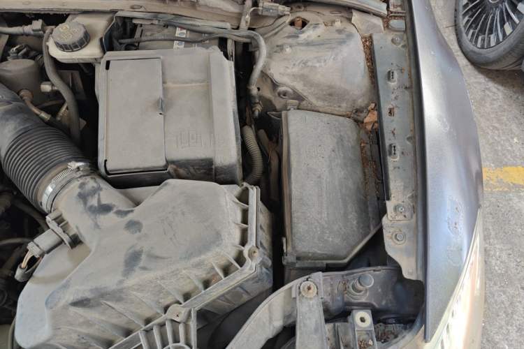 Used Ford Mondeo 2011 2.0L GTDi 200 Luxury Edition Engine Bay Left