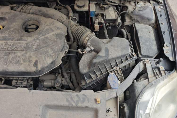 Used Ford Mondeo 2011 2.0L GTDi 200 Luxury Edition Engine Bay Left