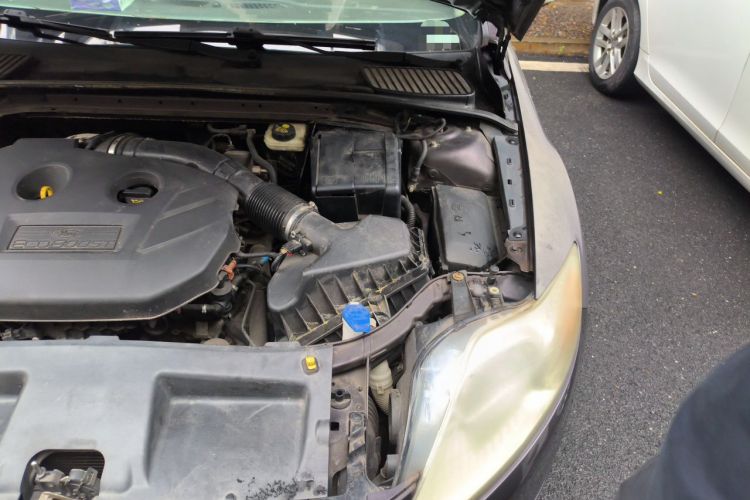 Used Ford Mondeo 2011 2.0L GTDi 200 Fashion Edition Engine Bay Left