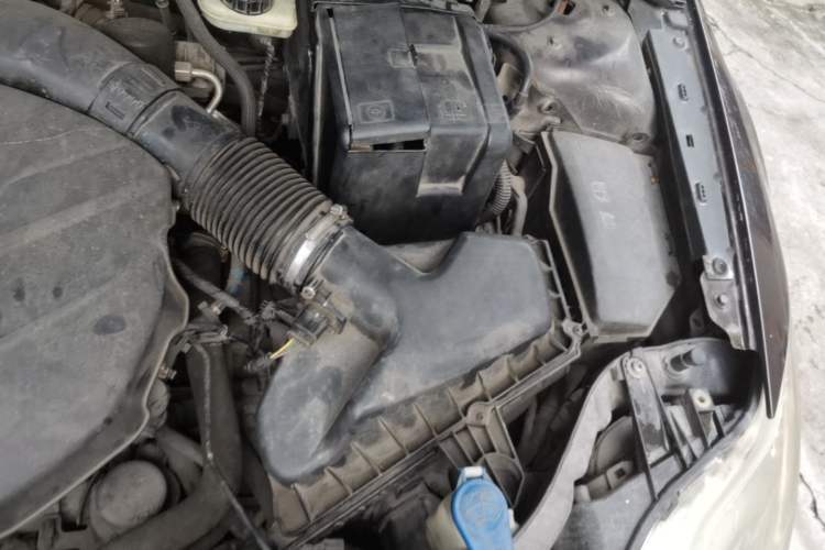 Used Ford Mondeo 2011 2.0L GTDi 200 Luxury Edition Engine Bay Left