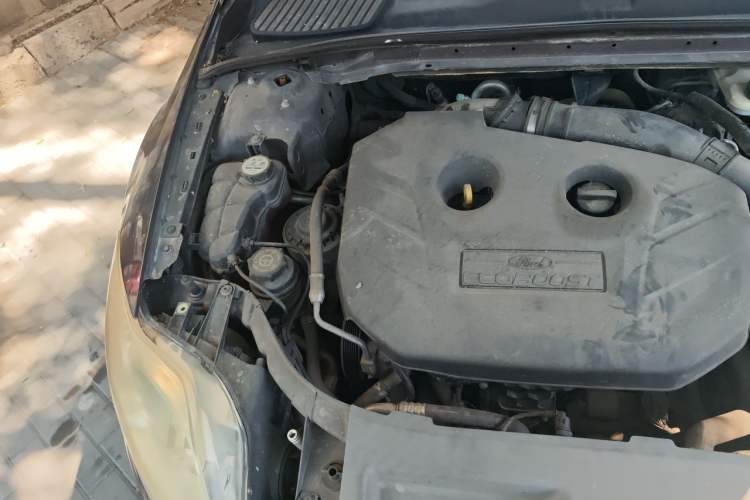 Used Ford Mondeo 2011 2.0L GTDi 200 Luxury Edition Engine Bay Right