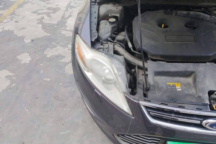 Used Ford Mondeo 2011 2.0L GTDi 200 Luxury Edition Engine Bay Right
