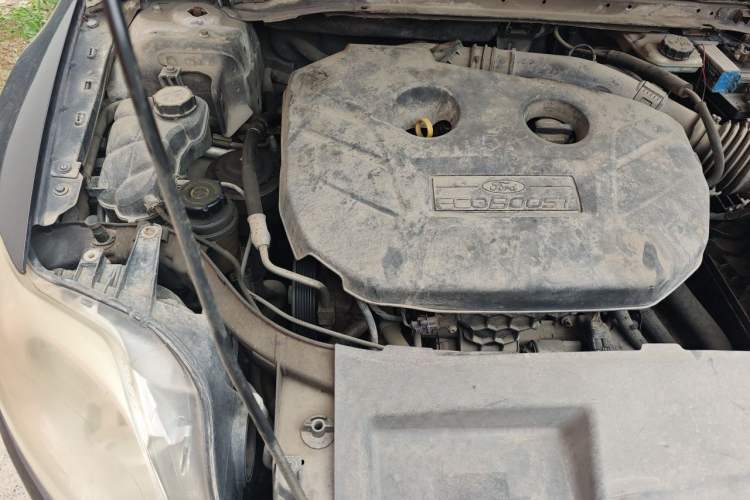 Used Ford Mondeo 2011 2.0L GTDi 200 Luxury Edition Engine Bay Right