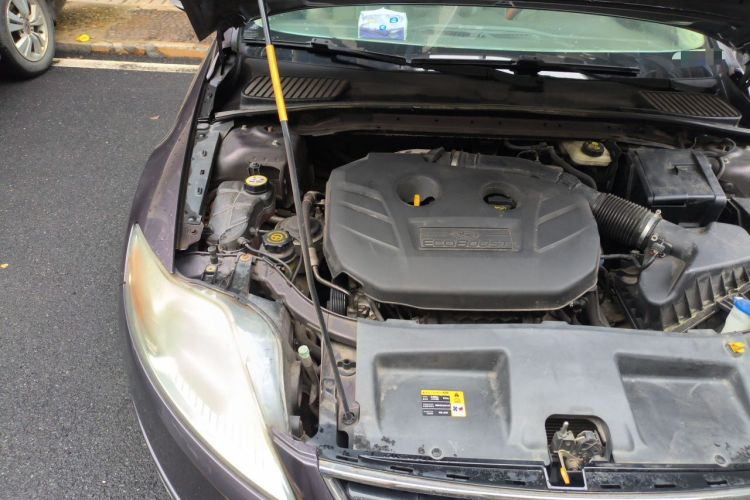 Used Ford Mondeo 2011 2.0L GTDi 200 Fashion Edition Engine Bay Right